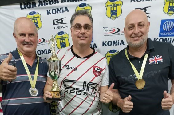 Novas mãos acolhem mais um troféu da Liga Agua Branca!!!