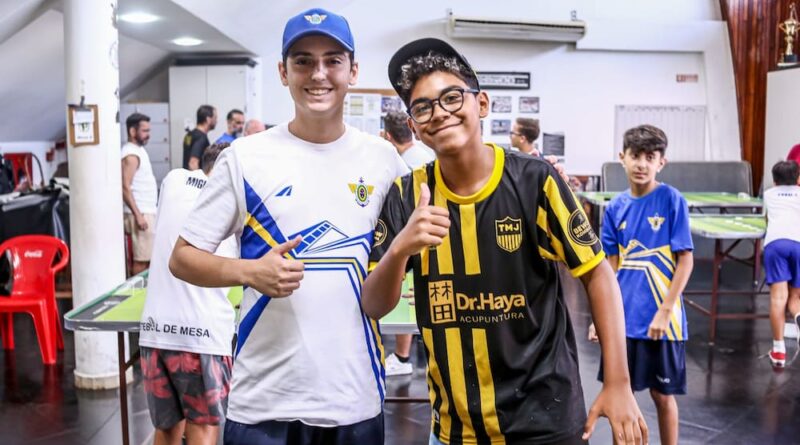 Gabriel do TMJ levanta a taça do 3º torneio do circuito AGORA É GOL